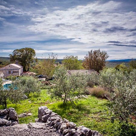 Apartamento Lovrini Dvori Brusici Exterior foto
